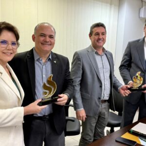 AGRONEGÓCIO | Deputada Coronel Fernanda é homenageada pela Aprosoja Brasil durante reunião em Brasília