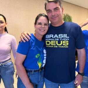 FÉ E ESPERANÇA | Ao lado de Flávio Bolsonaro, Coronel Fernanda participa da Marcha para Jesus e destaca união pela fé