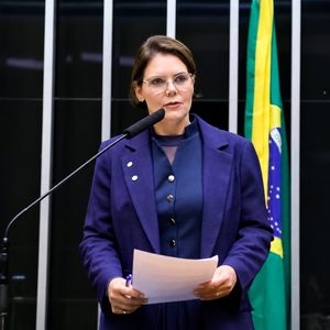 “SISTEMA ESTÁ COM MEDO” | Coronel Fernanda acusa Judiciário de proteger Lula e dispara após cancelamento de debate: “Flávio tem que ganhar no 1º turno” “SISTEMA ESTÁ COM MEDO” | Coronel Fernanda acusa Judiciário de proteger Lula e dispara após cancelamento de debate: “Flávio tem que ganhar no 1º turno”